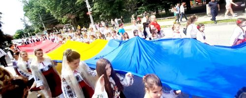 România frumoasă: Ziua Drapelului la Breaza și Târgul Iei Calabreaza.